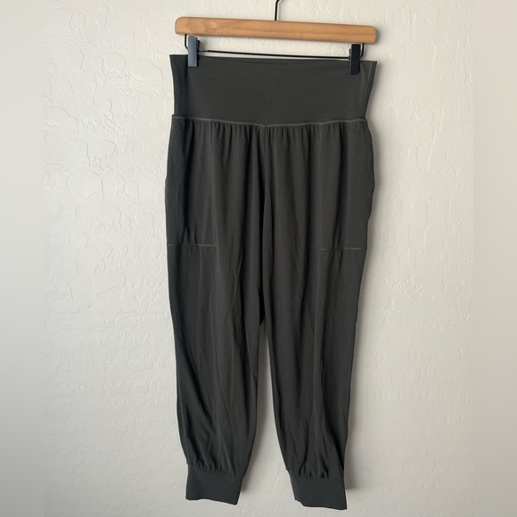 Athleta high rise cruise jogger powervita olive green Medium - Picture 6 of 12